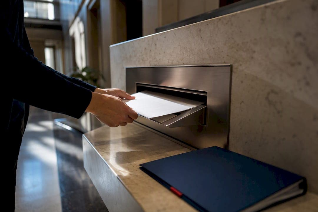 Stay Compliant After ICE Check In in the U.S.: File EOIR-33 in 5 Days